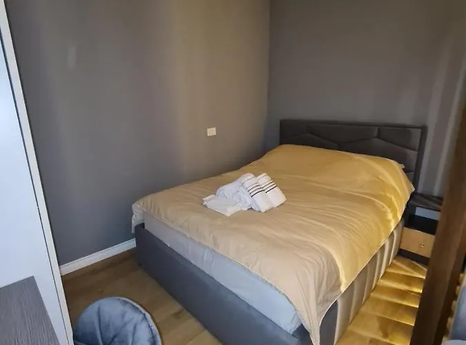 Sunny - Blloku Tirana, Near דירה