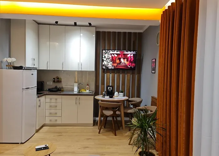 Sunny - Blloku Tirana, Near דירה