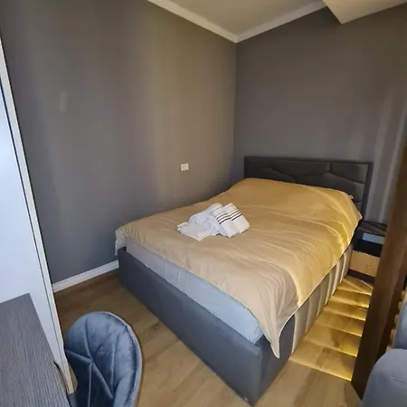 Sunny - Blloku Tirana, Near Apartment